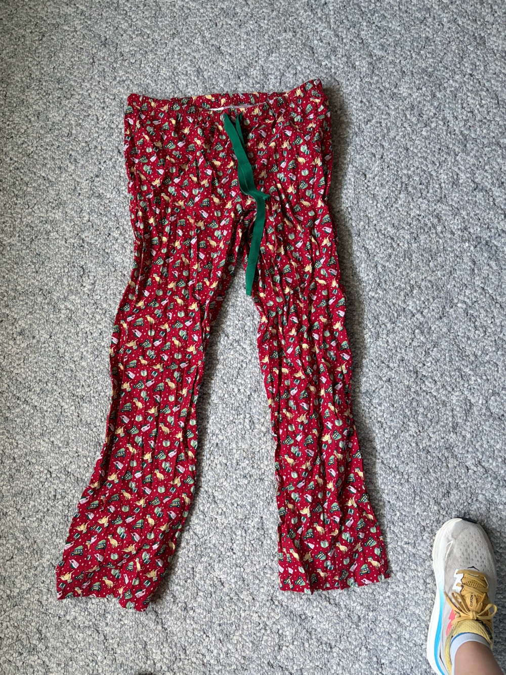Vineyard Vines Red and Green Holiday Lounge Pants